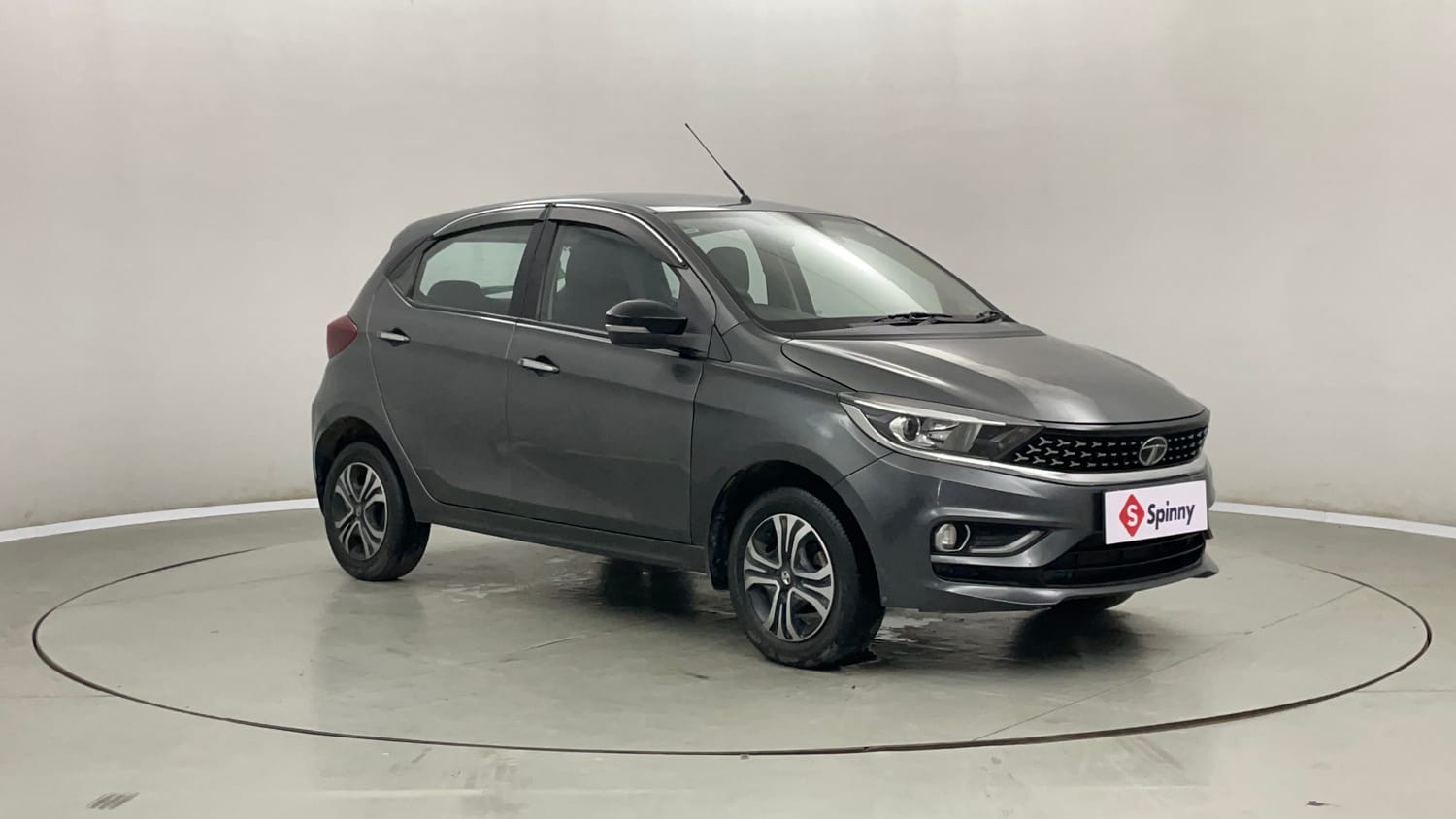 Used 2022 Tata Tiago Revotron XZ Plus Cng (outside fitted) Cng Manual exterior RIGHT FRONT CORNER VIEW
