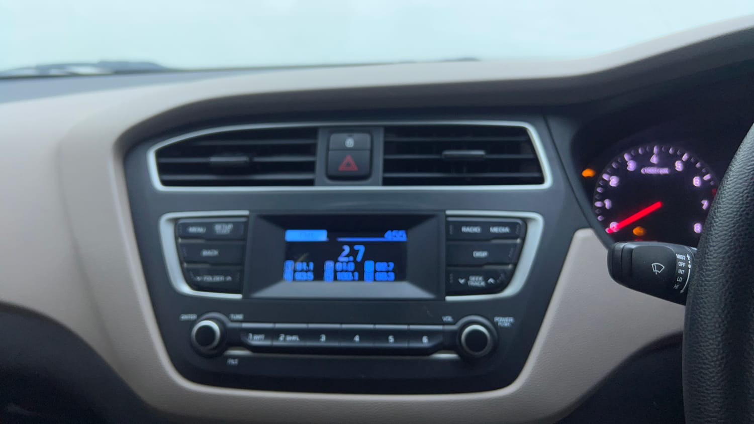 Used 2018 Hyundai Elite i20 Magna Executive 1.2 Petrol Manual top_features Integrated (in-dash) music system