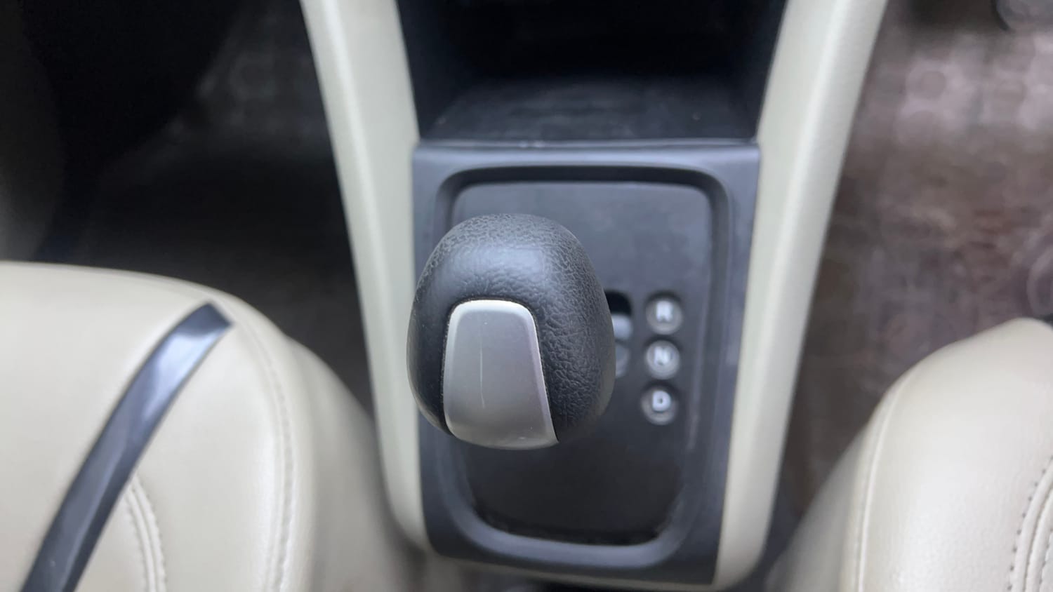 Used 2017 Maruti Suzuki Celerio ZXi AMT Petrol Automatic interior GEAR  KNOB VIEW