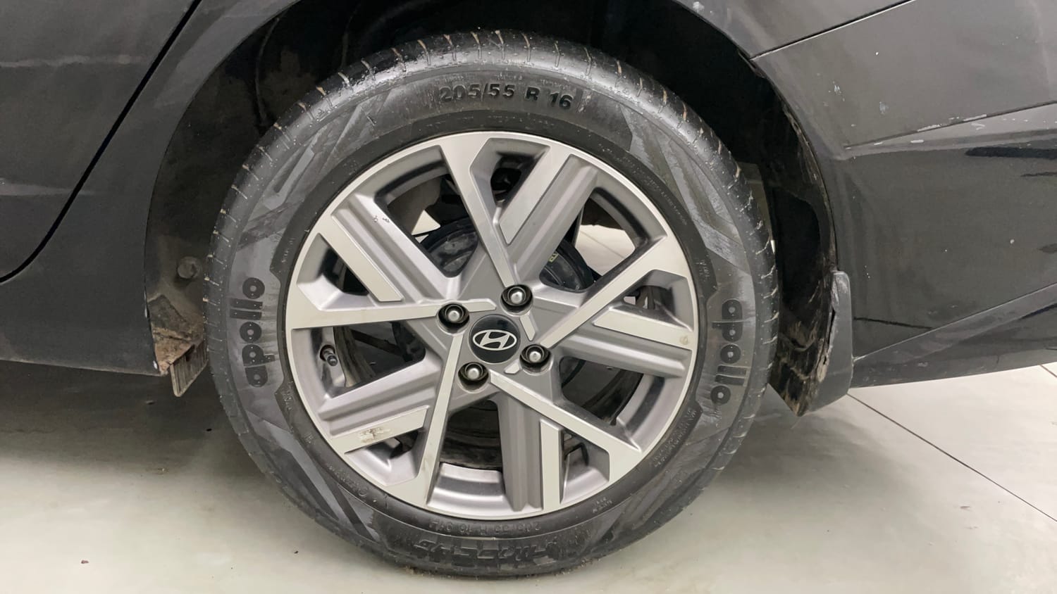 Used 2023 Hyundai Verna SX 1.5 Petrol IVT Petrol Automatic tyres LEFT REAR TYRE RIM VIEW