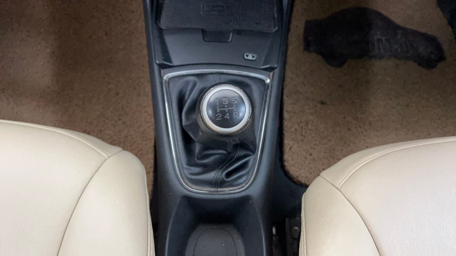 Used 2024 Honda Amaze 1.2 VX i-VTEC CNG (Outside Fitted) Cng Manual interior GEAR  KNOB VIEW