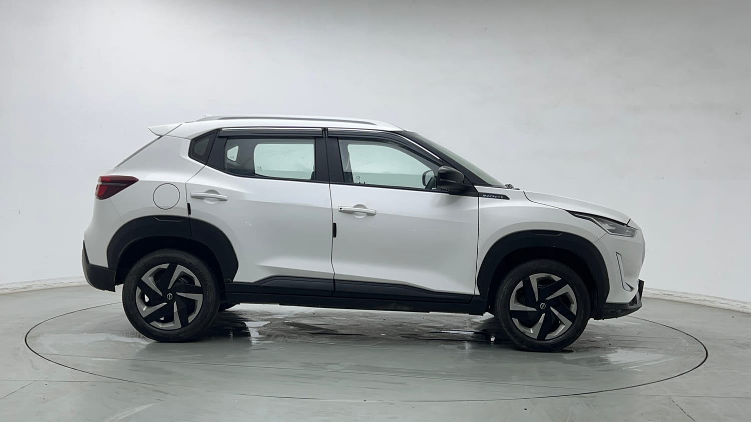 Used 2023 Nissan Magnite XL Petrol Manual exterior RIGHT SIDE VIEW