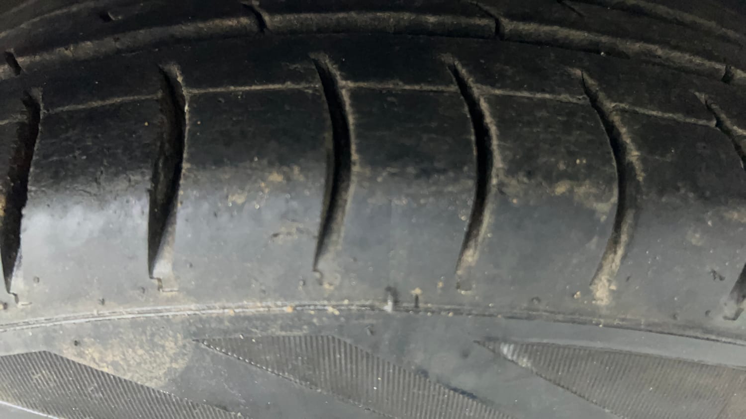 Used 2016 Hyundai Grand i10 Magna AT 1.2 Kappa VTVT Petrol Automatic tyres RIGHT FRONT TYRE TREAD VIEW