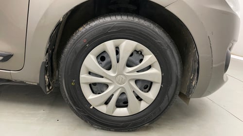 Used 2019 Maruti Suzuki Swift VXi AMT Petrol Automatic tyres RIGHT FRONT TYRE RIM VIEW