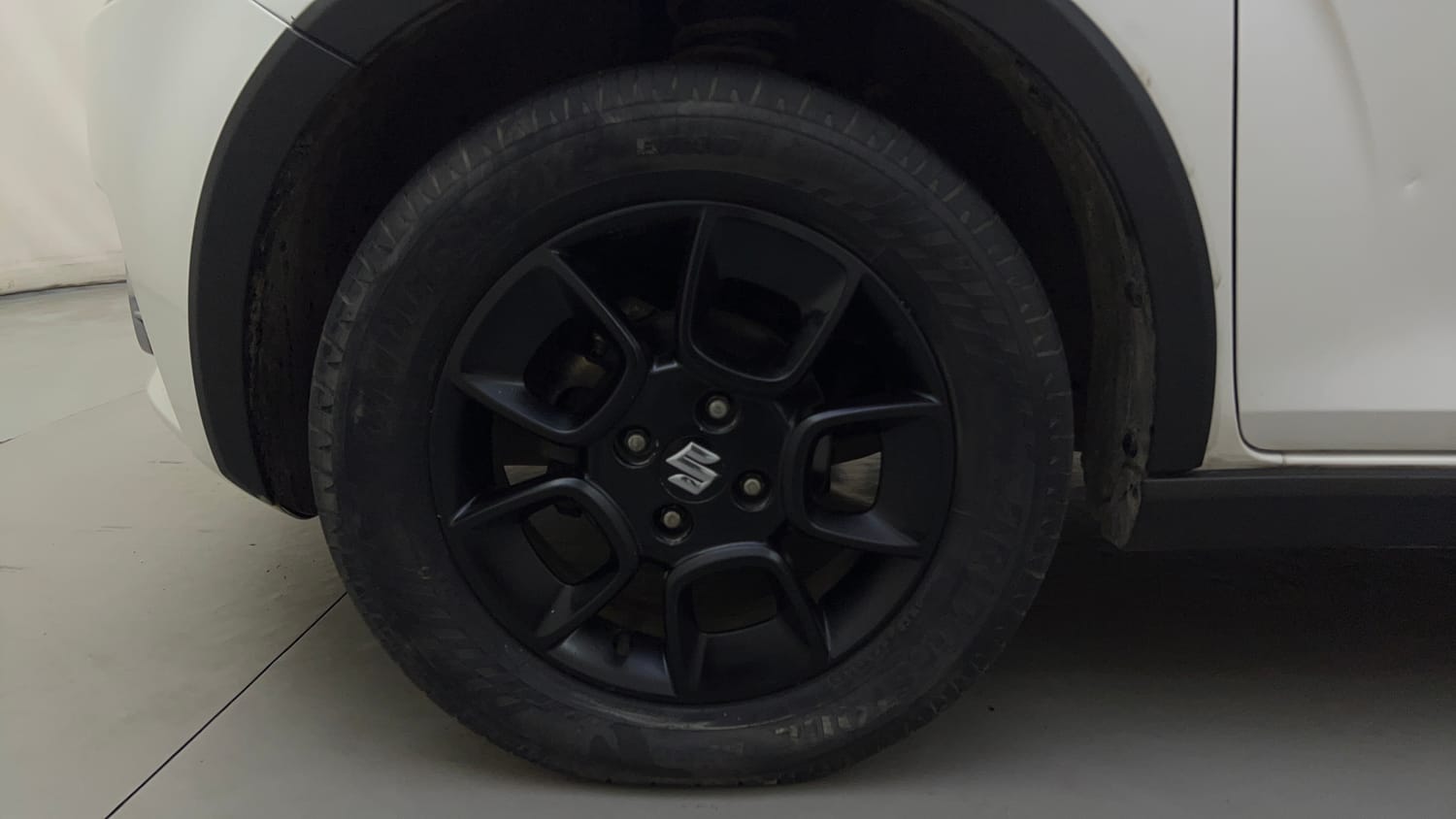Used 2018 Maruti Suzuki Ignis Alpha 1.2 AMT Petrol Automatic tyres LEFT FRONT TYRE RIM VIEW