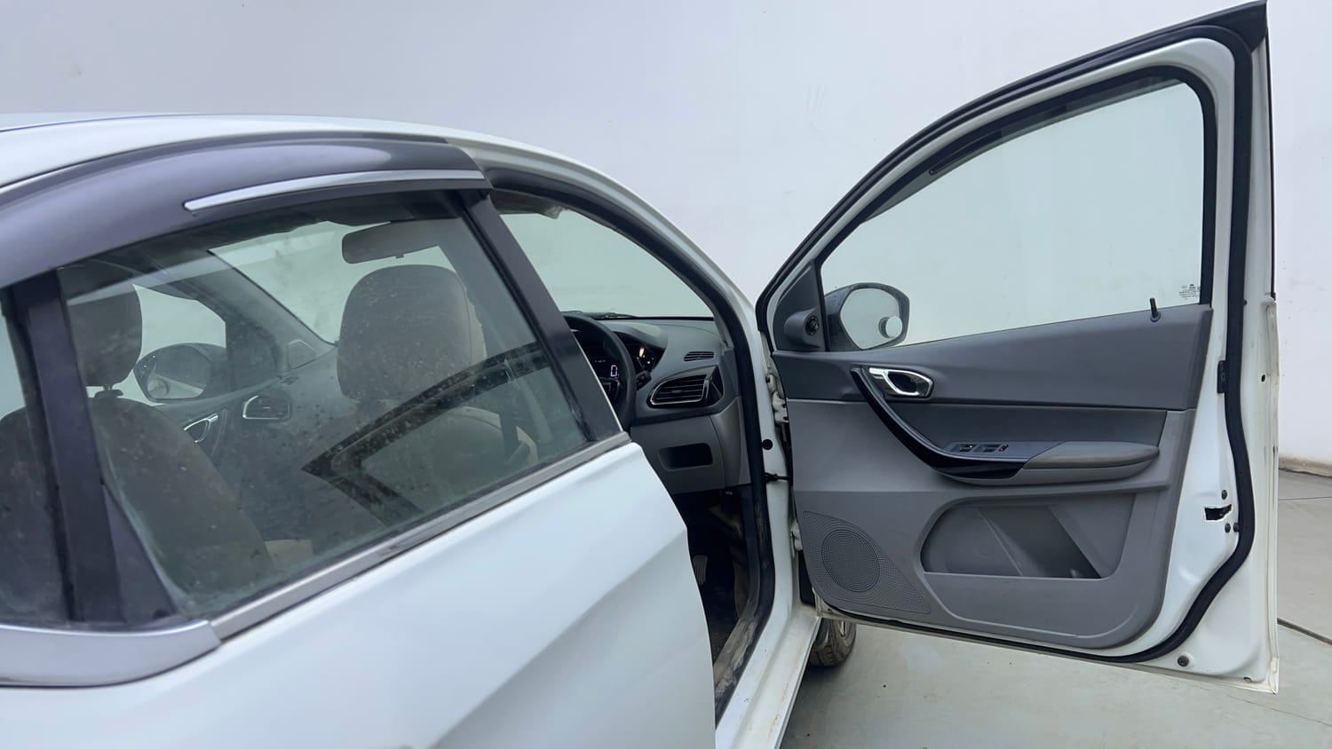 Used 2020 Tata Tigor XZ Plus Petrol Manual interior RIGHT FRONT DOOR OPEN VIEW