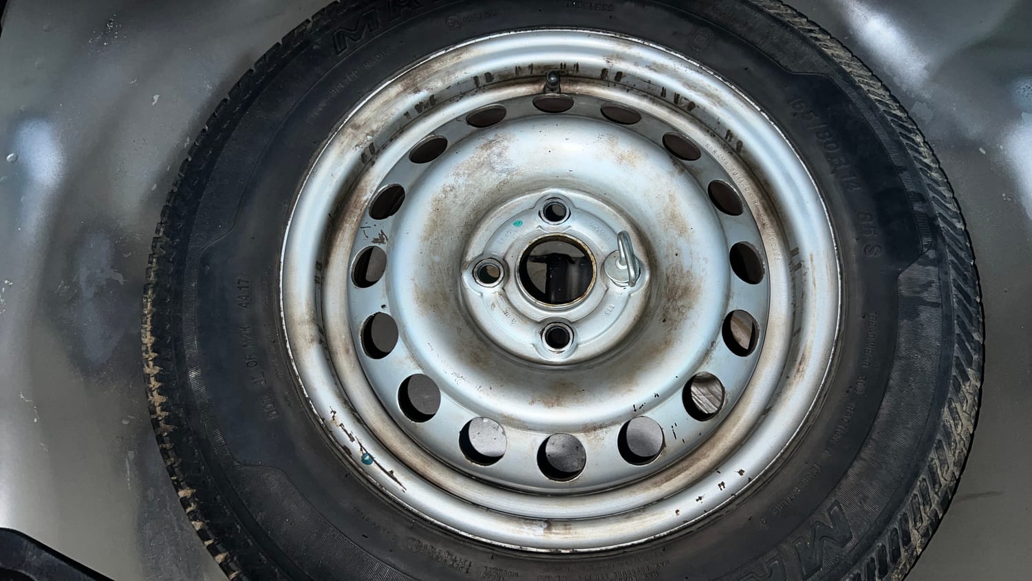 Used 2017 Maruti Suzuki Swift Lxi (O) Petrol Manual tyres SPARE TYRE VIEW