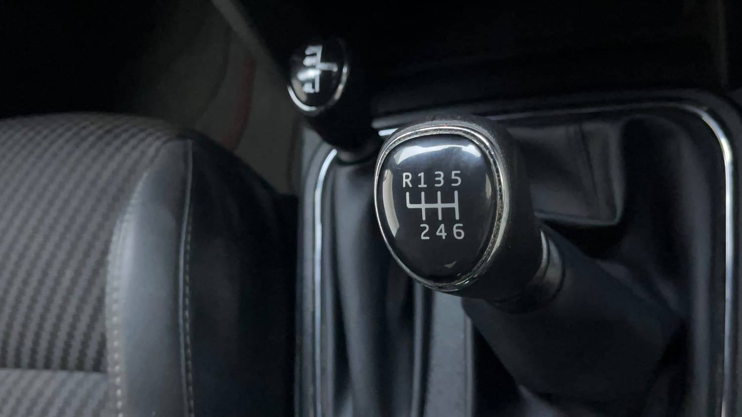 Used 2021 mahindra Thar LX Hard Top Diesel MT 4WD Diesel Manual interior GEAR  KNOB VIEW