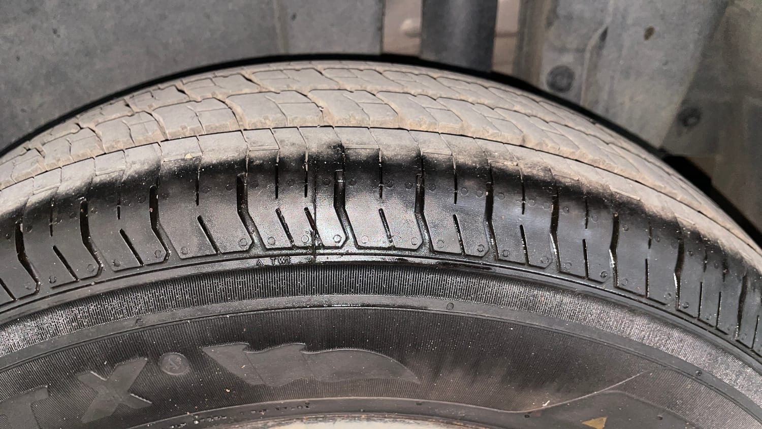 Used 2014 Maruti Suzuki Swift VXi Petrol Manual tyres LEFT REAR TYRE TREAD VIEW