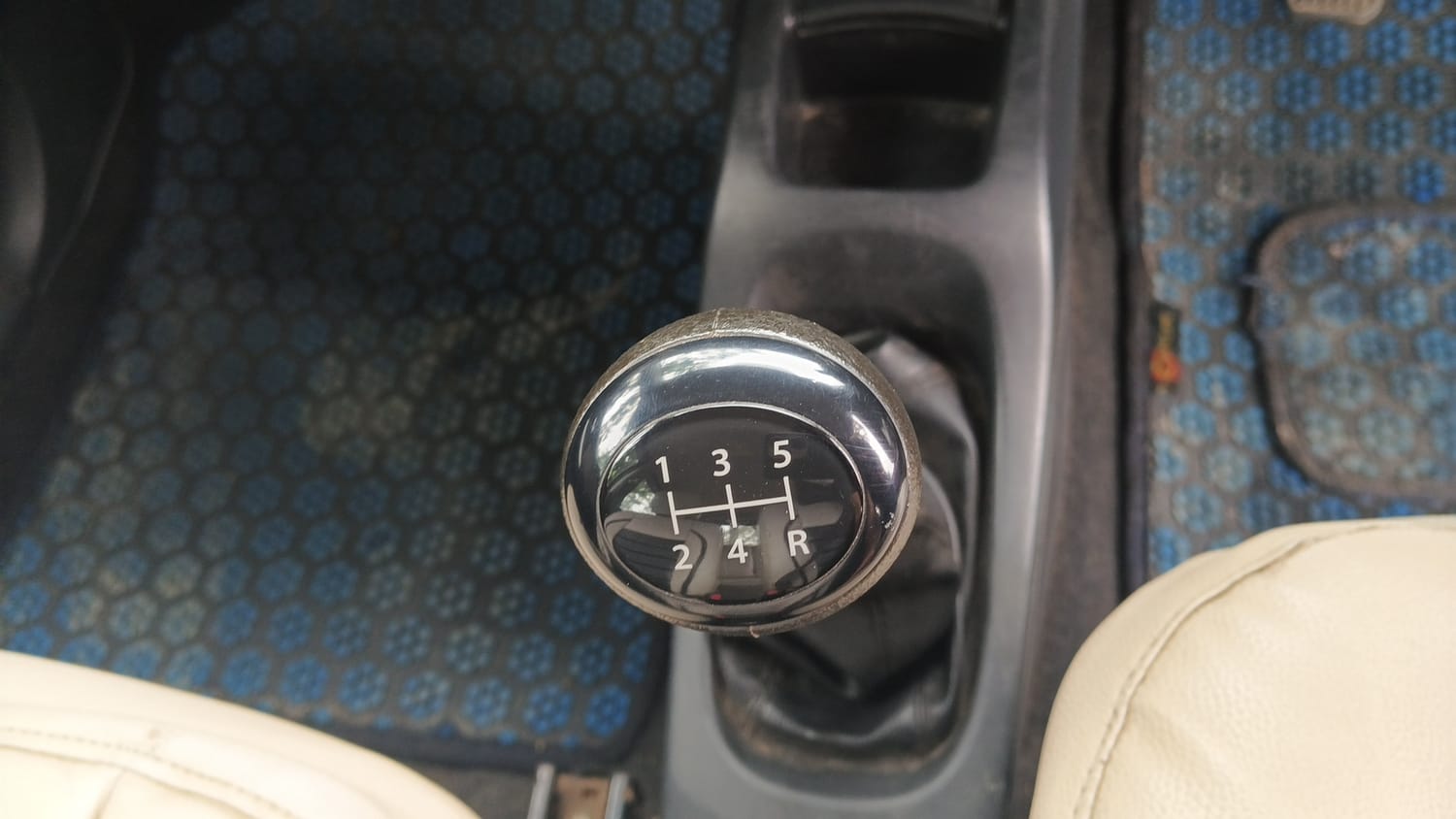 Used 2016 Maruti Suzuki Wagon R VXI Petrol Manual interior GEAR  KNOB VIEW
