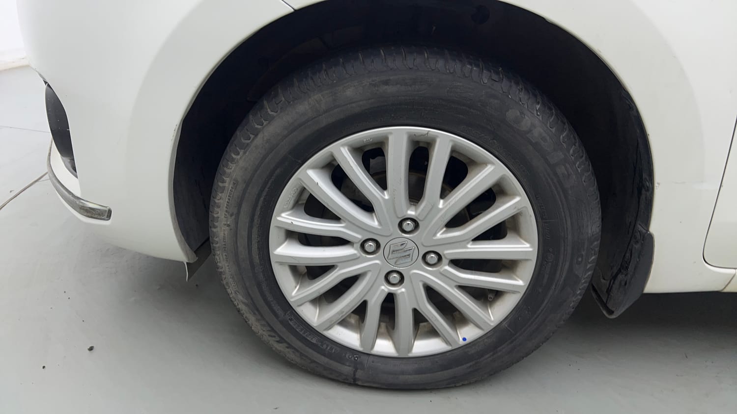Used 2019 Maruti Suzuki Dzire ZXi AMT Petrol Automatic tyres LEFT FRONT TYRE RIM VIEW