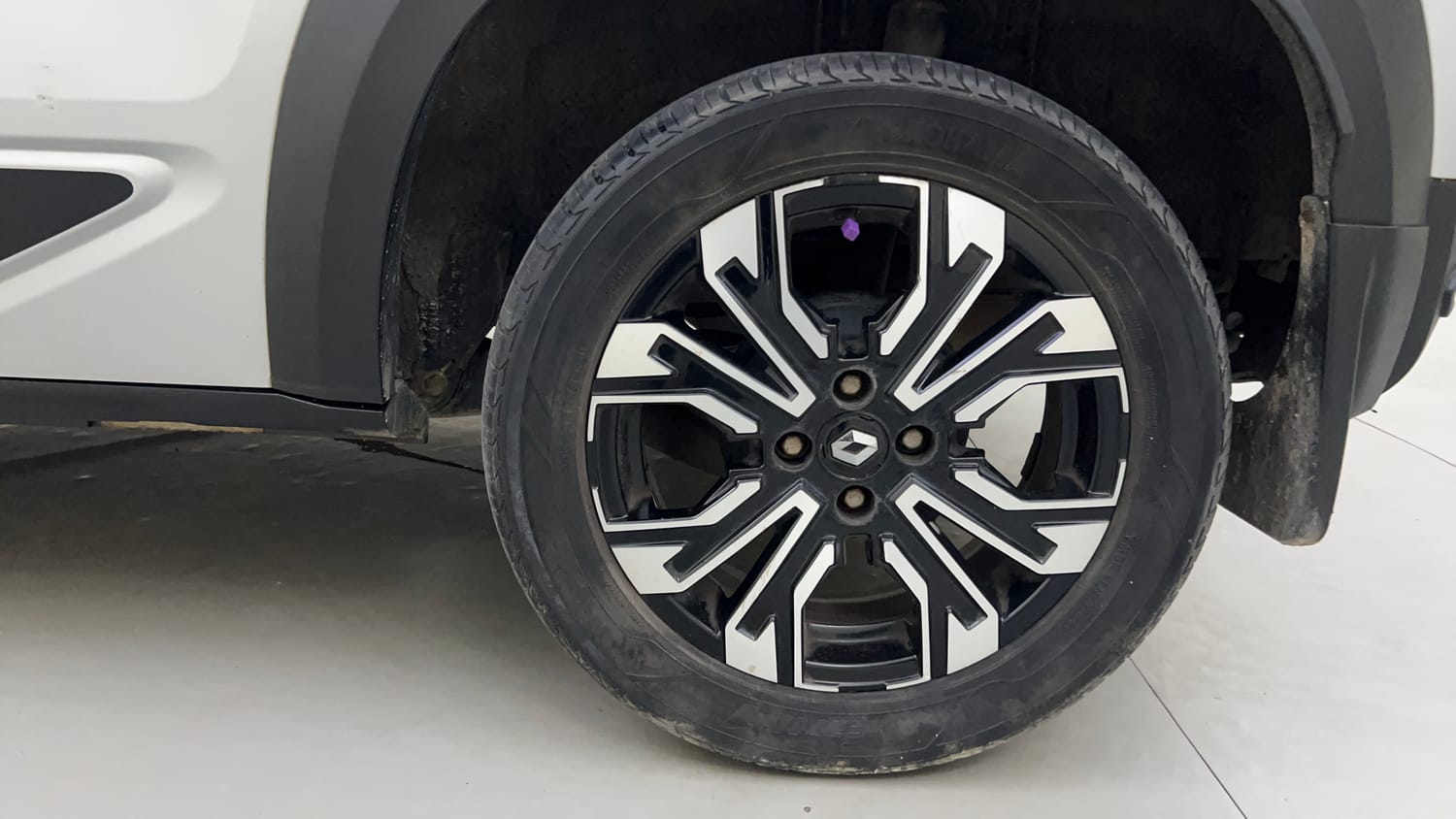 Used 2021 Renault Kiger RXZ 1.0 Turbo MT CNG (Outside Fitted) Cng Manual tyres LEFT REAR TYRE RIM VIEW