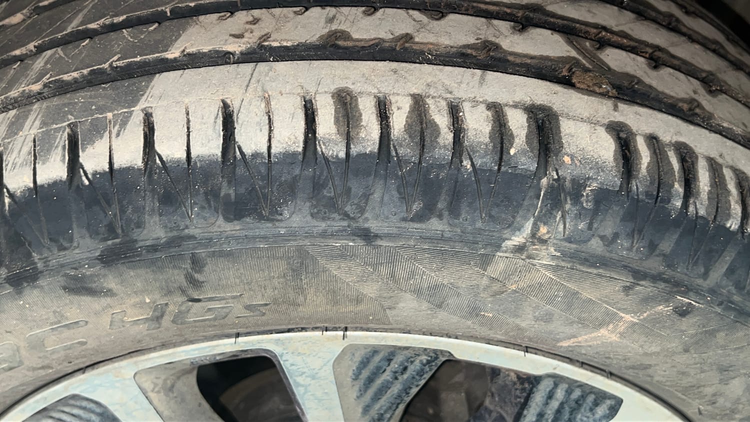 Used 2022 Maruti Suzuki Vitara Brezza [2020-2022] ZXI Plus Dual Tone Petrol Manual tyres RIGHT FRONT TYRE TREAD VIEW