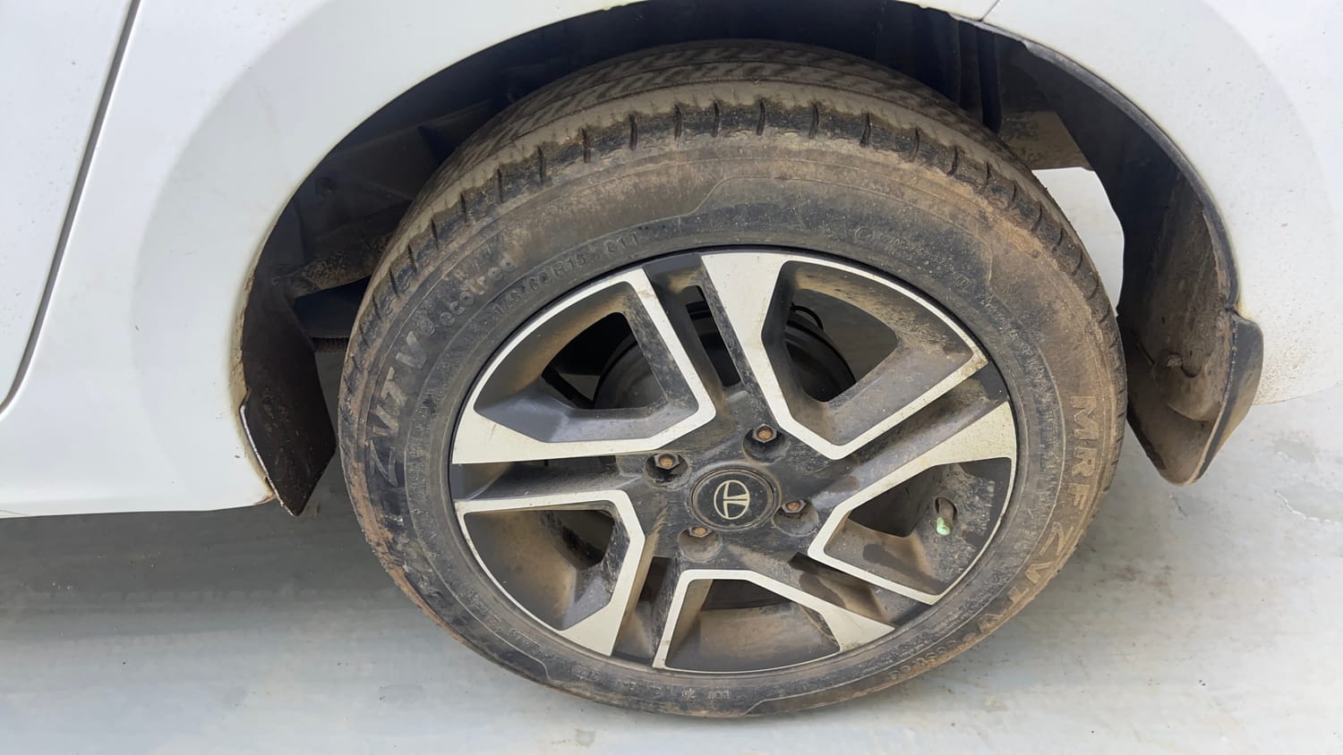 Used 2020 Tata Tigor XZ Plus Petrol Manual tyres LEFT REAR TYRE RIM VIEW
