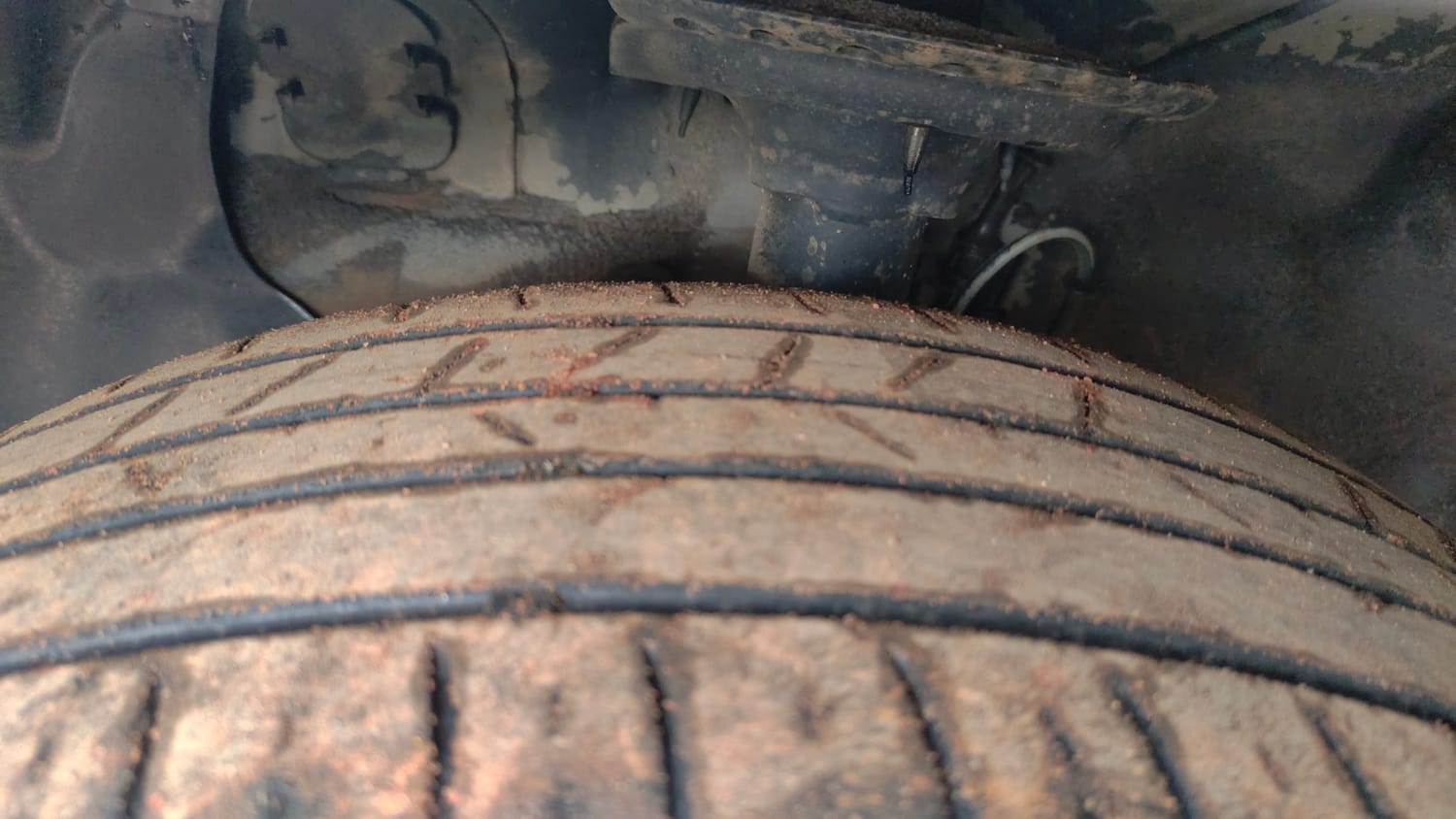 Used 2017 Hyundai Elite i20 Asta 1.2 (O) Petrol Manual tyres LEFT FRONT TYRE TREAD VIEW