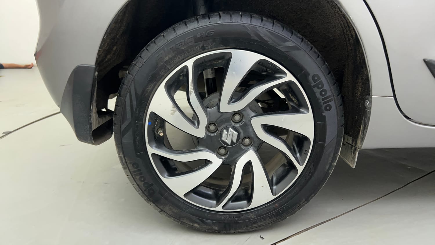 Used 2019 Maruti Suzuki Baleno Alpha Petrol Manual tyres RIGHT REAR TYRE RIM VIEW