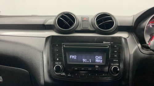 Used 2019 Maruti Suzuki Swift VXi AMT Petrol Automatic interior MUSIC SYSTEM & AC CONTROL VIEW