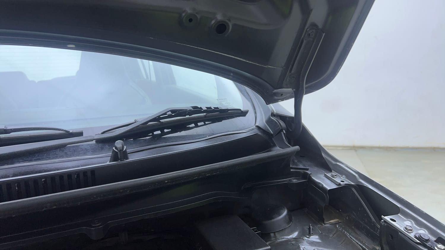 Used 2017 Maruti Suzuki Celerio ZXi AMT Petrol Automatic engine ENGINE LEFT SIDE HINGE & APRON VIEW