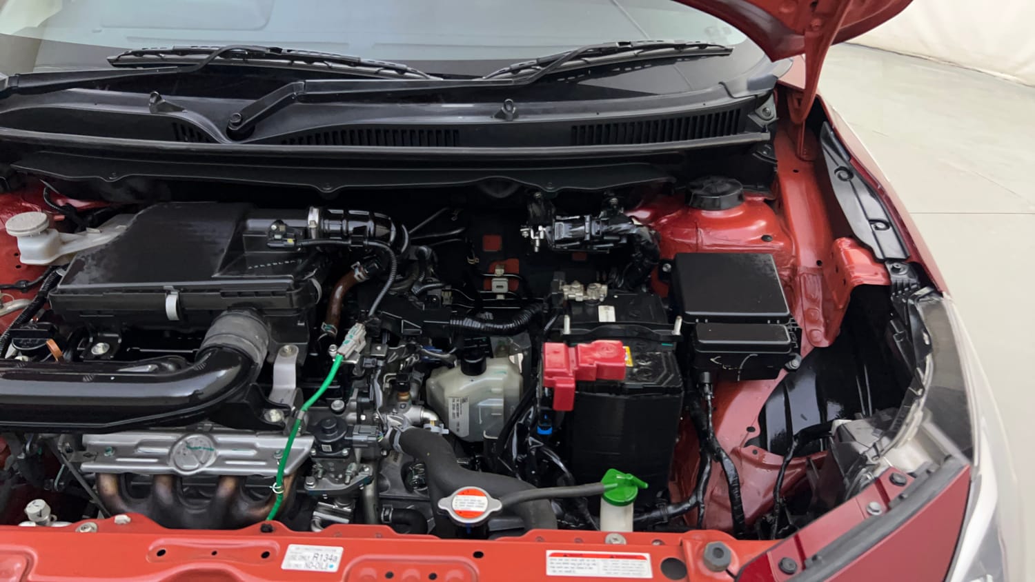 Used 2022 Maruti Suzuki Baleno Alpha AGS Petrol Automatic engine ENGINE LEFT SIDE HINGE & APRON VIEW