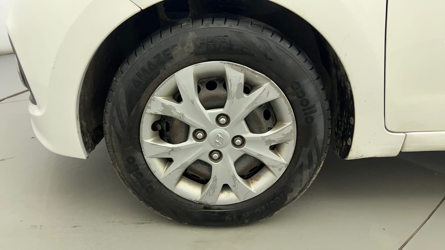 Used 2016 Hyundai Grand i10 Magna AT 1.2 Kappa VTVT Petrol Automatic tyres LEFT FRONT TYRE RIM VIEW