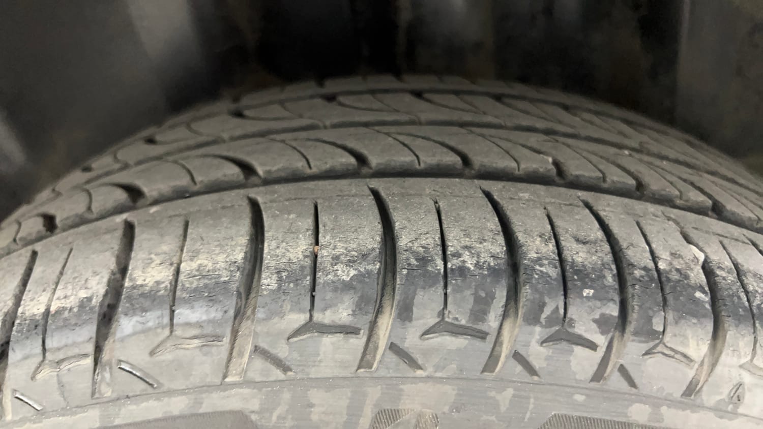 Used 2020 Volkswagen Vento Highline Plus 1.0L TSI Petrol Manual tyres LEFT REAR TYRE TREAD VIEW