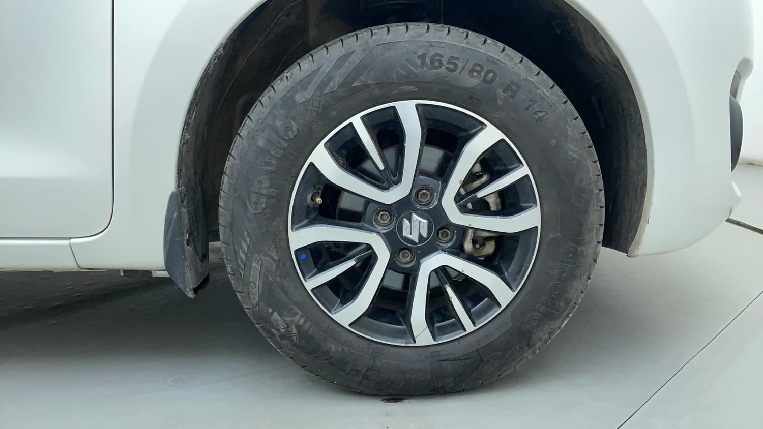 Used 2022 Maruti Suzuki Swift VXi Petrol Manual tyres RIGHT FRONT TYRE RIM VIEW