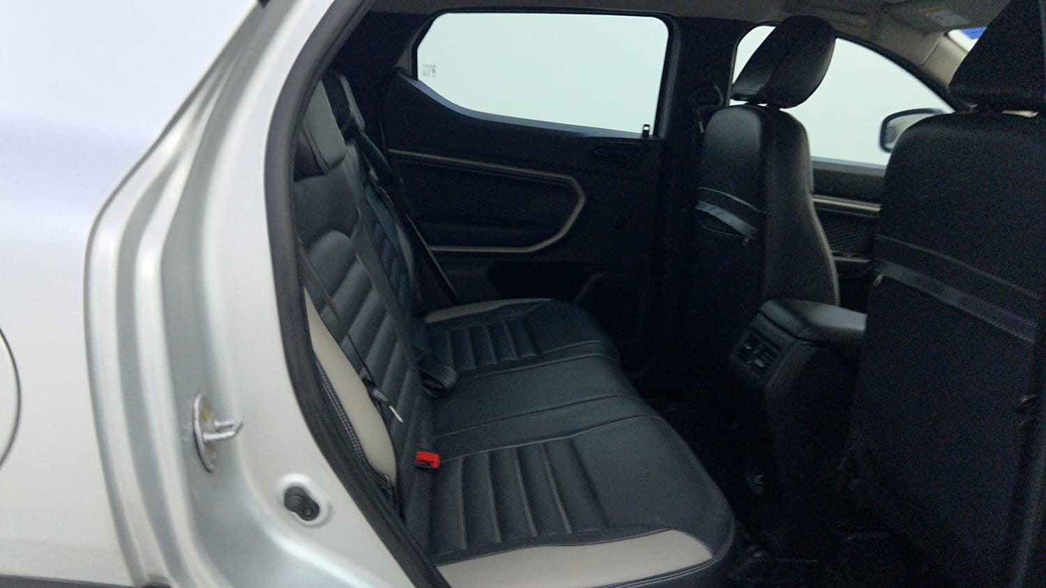 Used 2021 Renault Kiger RXZ 1.0 Turbo MT CNG (Outside Fitted) Cng Manual interior RIGHT SIDE REAR DOOR CABIN VIEW