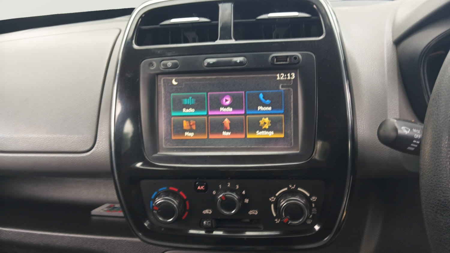 Used 2017 Renault Kwid 1.0 RXT Petrol Manual interior MUSIC SYSTEM & AC CONTROL VIEW