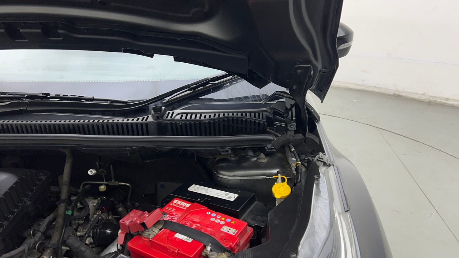 Used 2020 Tata Nexon XZA Plus (O) Dual Tone Petrol Automatic engine ENGINE LEFT SIDE HINGE & APRON VIEW