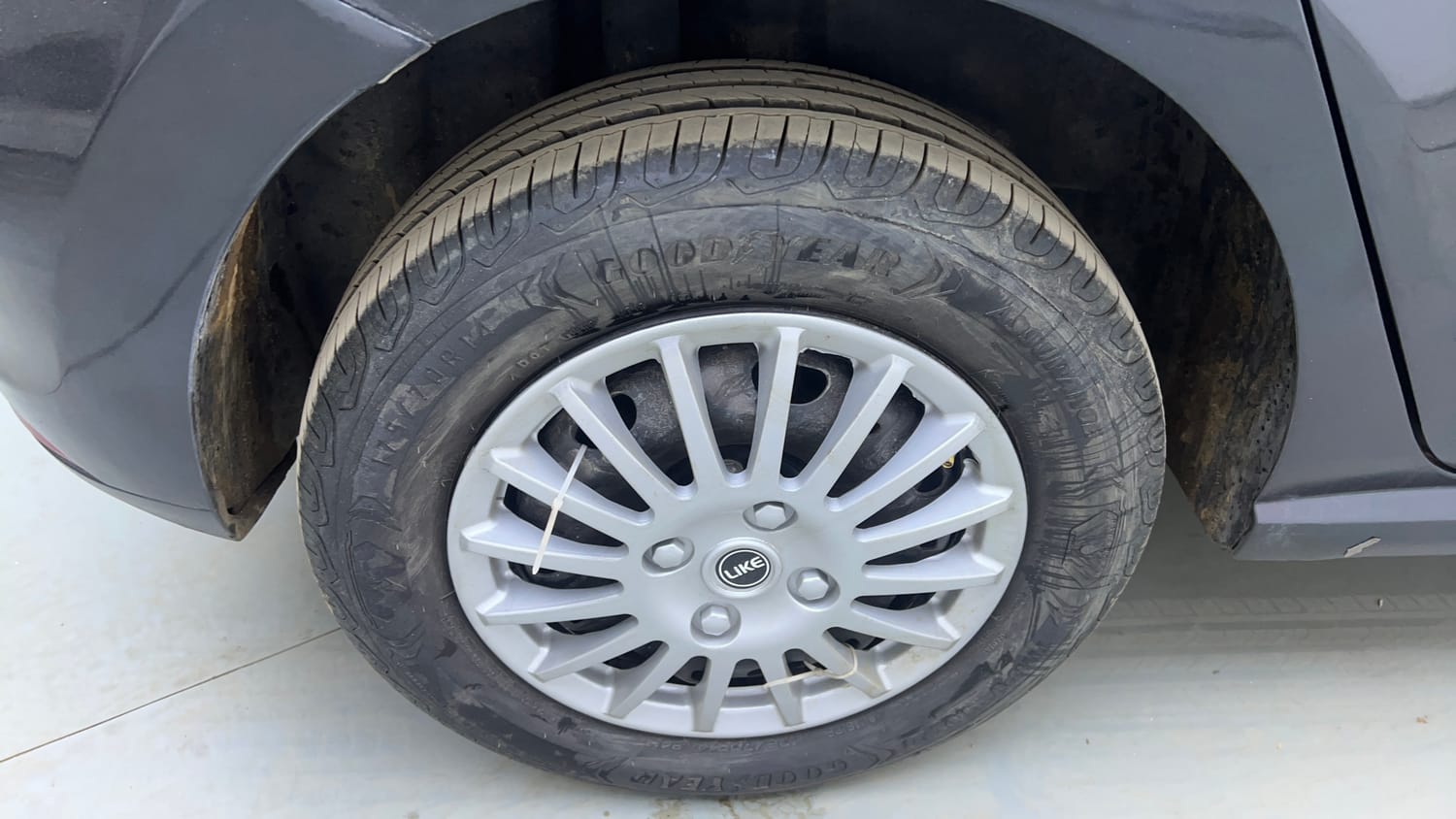 Used 2020 Volkswagen Polo Trendline 1.0L (P) Petrol Manual tyres RIGHT REAR TYRE RIM VIEW