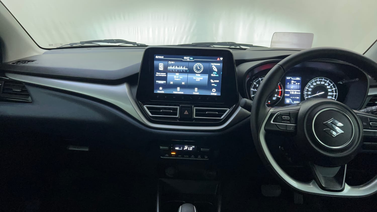 Used 2022 Maruti Suzuki Baleno Alpha AGS Petrol Automatic interior MUSIC SYSTEM & AC CONTROL VIEW