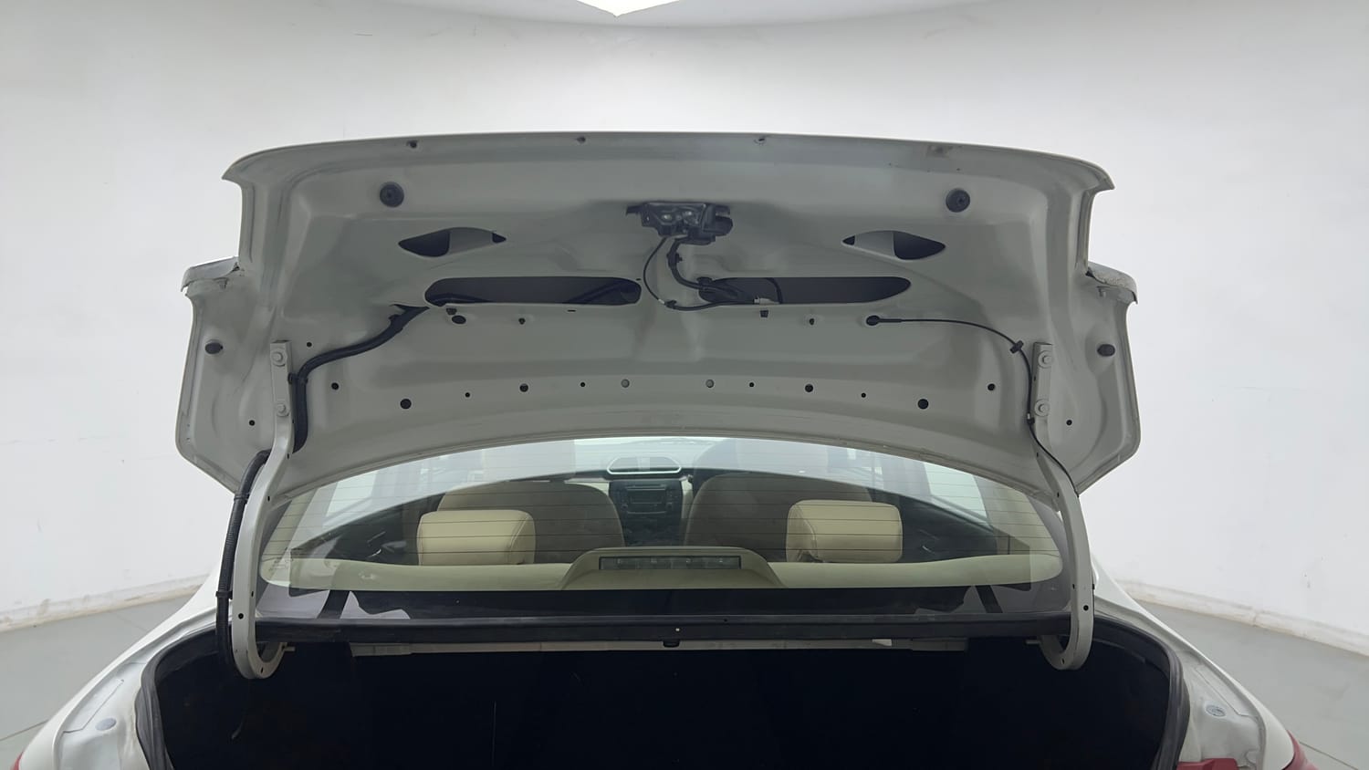 Used 2019 Maruti Suzuki Dzire ZXi AMT Petrol Automatic interior DICKY DOOR OPEN VIEW