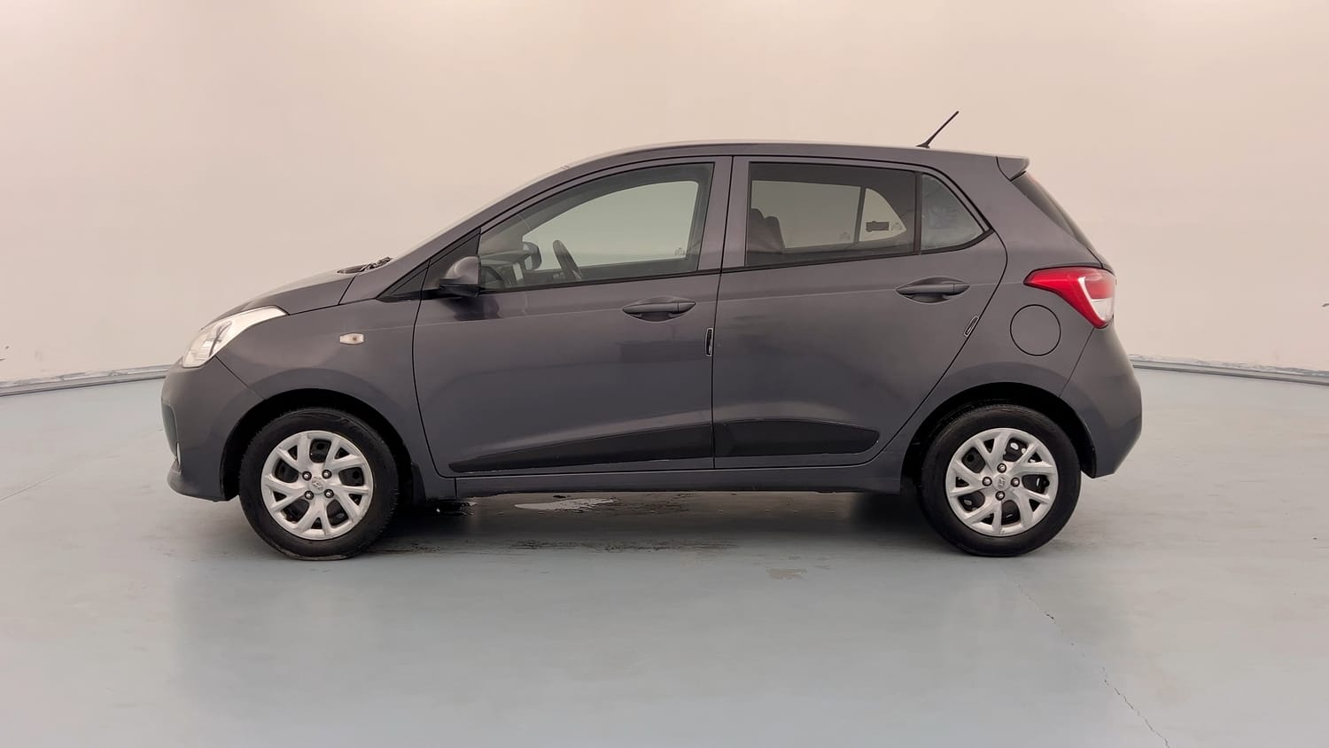 Used 2017 Hyundai Grand i10 Magna 1.2 Kappa VTVT Petrol Manual exterior LEFT SIDE VIEW