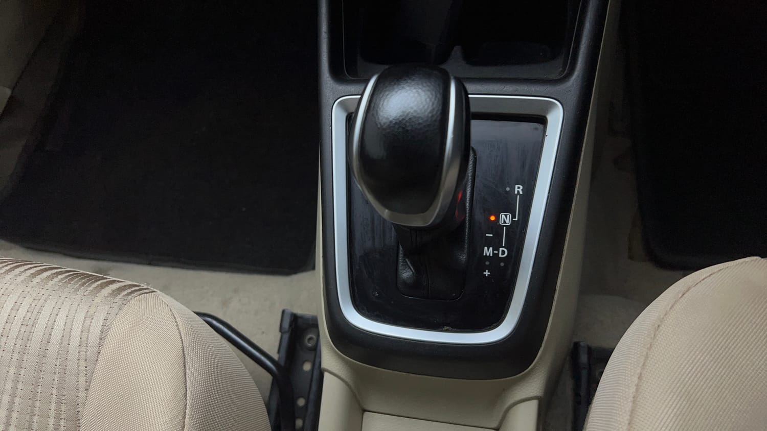 Used 2019 Maruti Suzuki Dzire ZXi AMT Petrol Automatic interior GEAR  KNOB VIEW