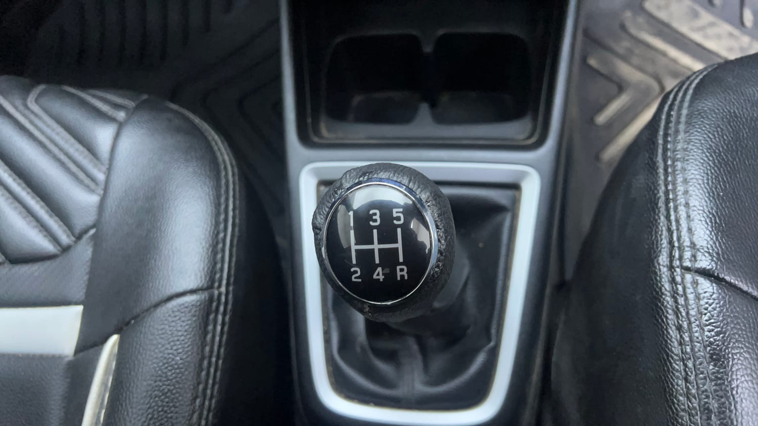 Used 2024 Maruti Suzuki Swift VXi Petrol Manual interior GEAR  KNOB VIEW