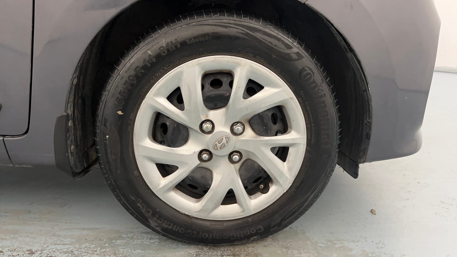 Used 2017 Hyundai Grand i10 Magna 1.2 Kappa VTVT Petrol Manual tyres RIGHT FRONT TYRE RIM VIEW