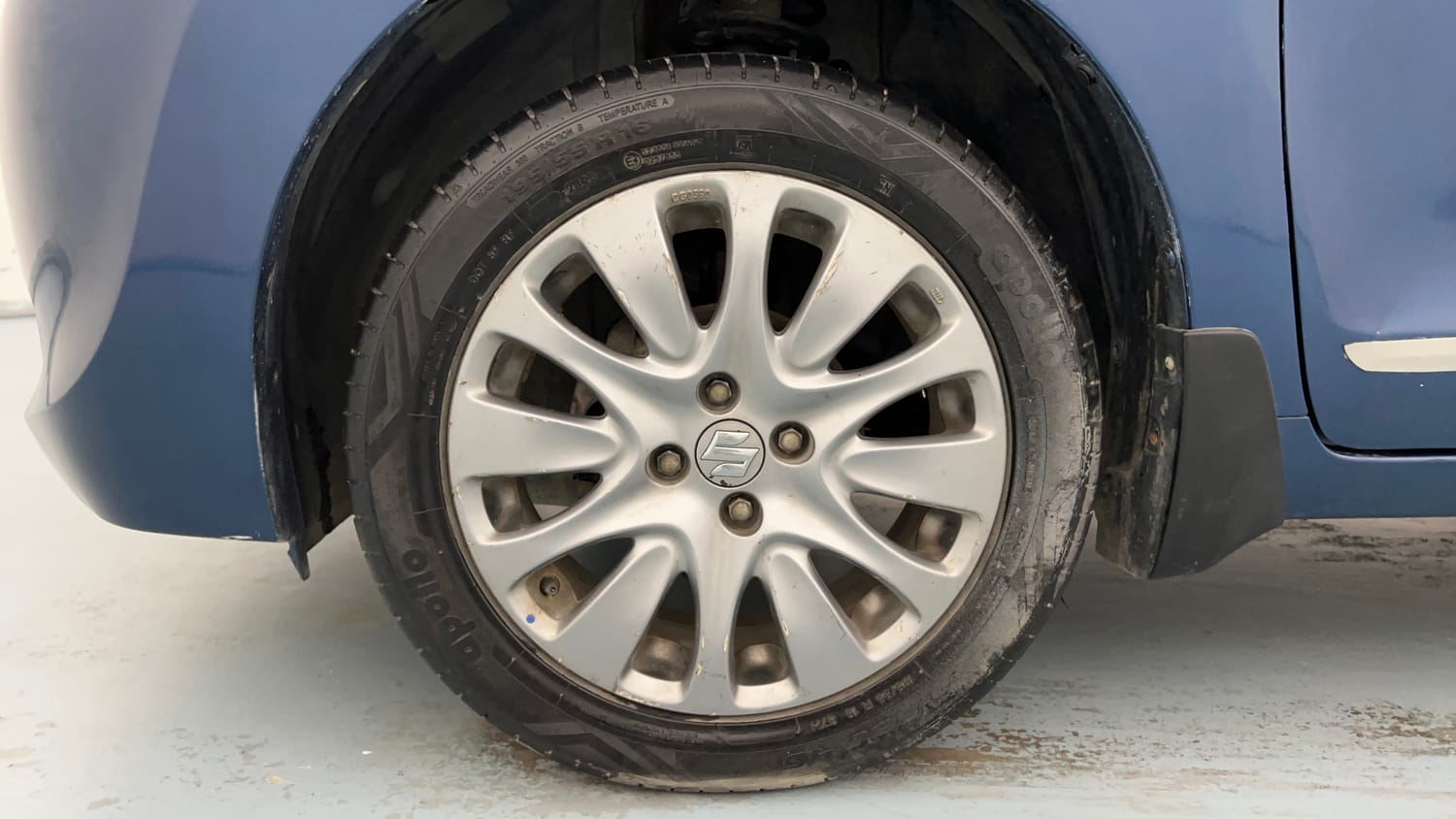 Used 2017 Maruti Suzuki Baleno Alpha 1.2 Petrol Manual tyres LEFT FRONT TYRE RIM VIEW