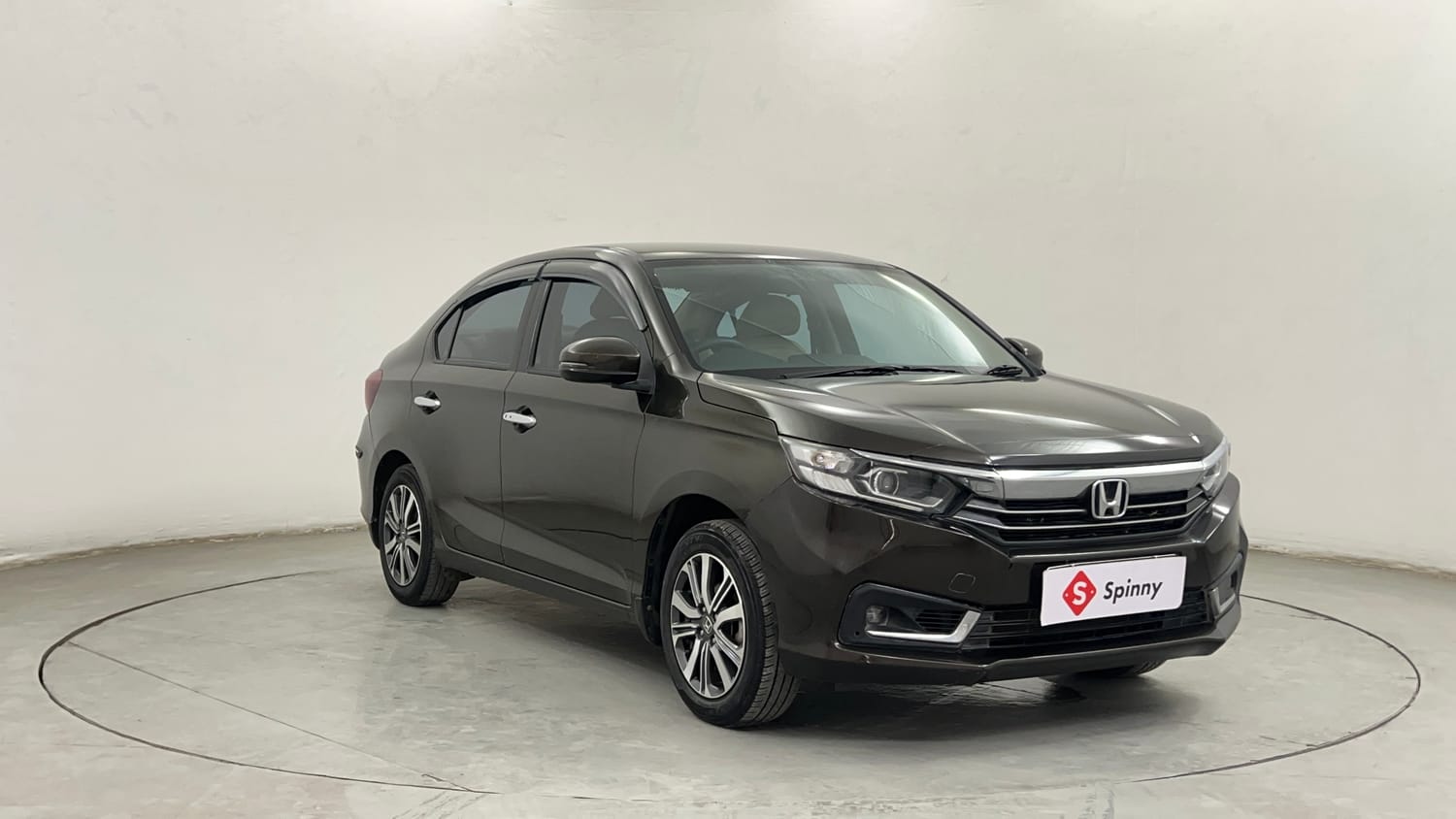 Used 2024 Honda Amaze 1.2 VX i-VTEC CNG (Outside Fitted) Cng Manual exterior RIGHT FRONT CORNER VIEW