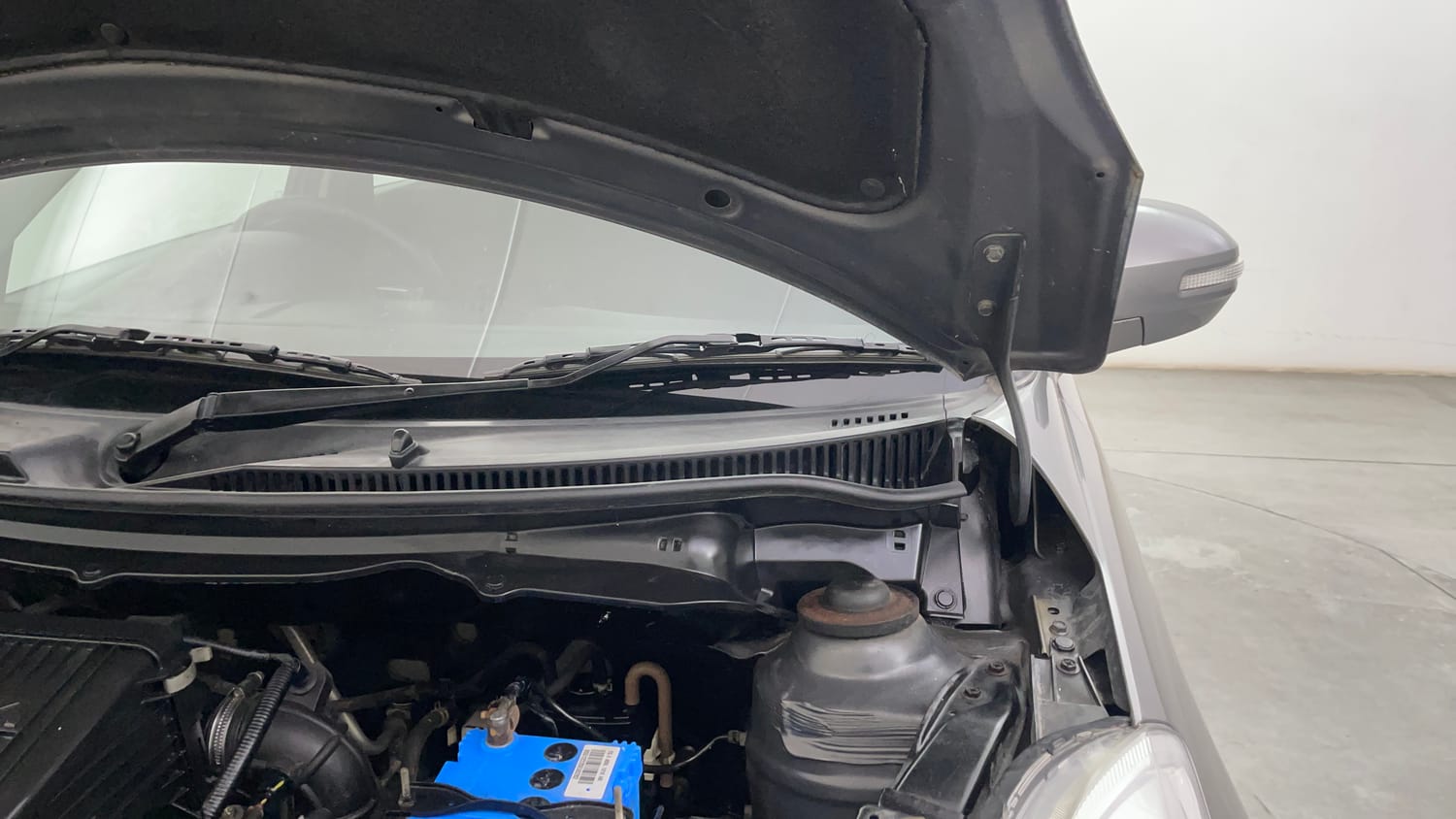Used 2014 Maruti Suzuki Swift VXi Petrol Manual engine ENGINE LEFT SIDE HINGE & APRON VIEW