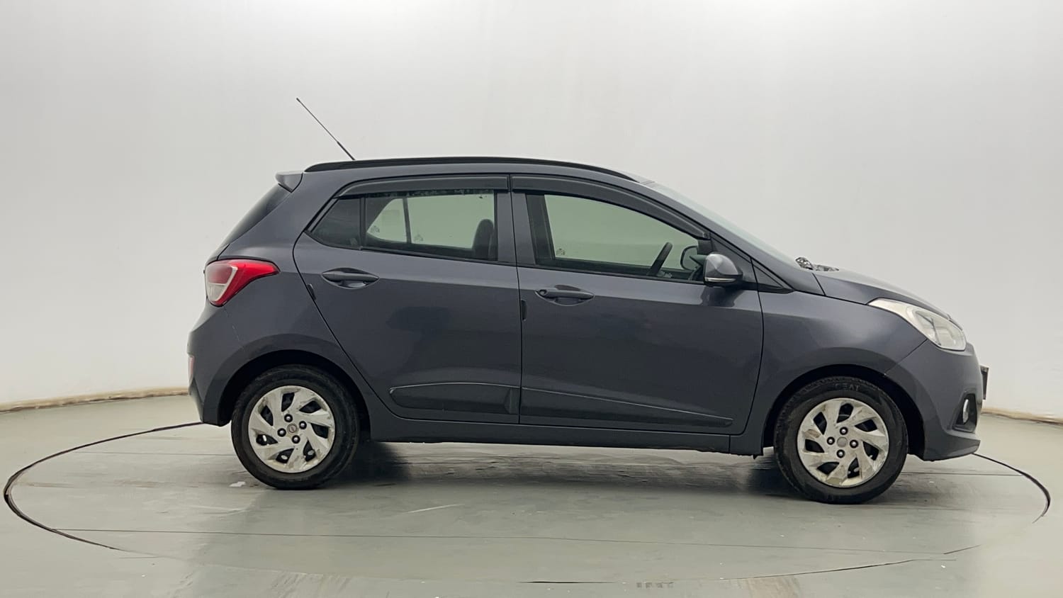 Used 2015 Hyundai Grand i10 Sportz 1.2 Kappa VTVT Petrol Manual exterior RIGHT SIDE VIEW