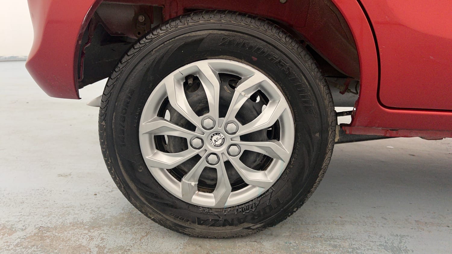 Used 2014 Maruti Suzuki Alto 800 Lxi Petrol Manual tyres RIGHT REAR TYRE RIM VIEW