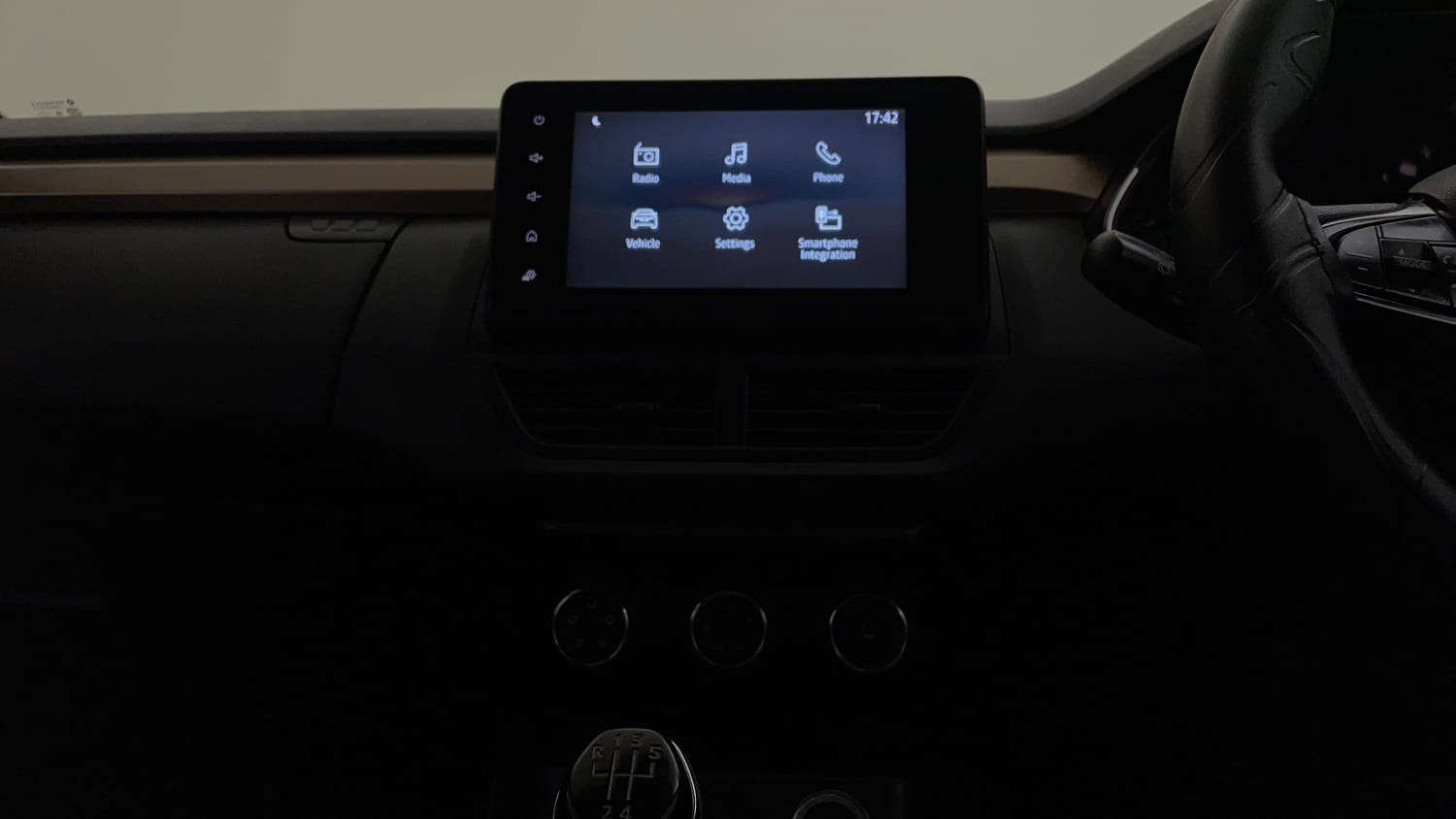 Used 2021 Renault Kiger RXT (O) MT Petrol Manual interior MUSIC SYSTEM & AC CONTROL VIEW