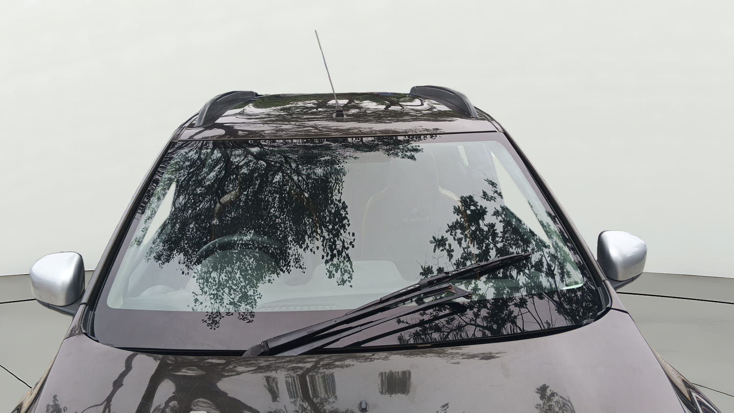 Used 2017 Renault Kwid 1.0 RXT Petrol Manual exterior FRONT WINDSHIELD VIEW