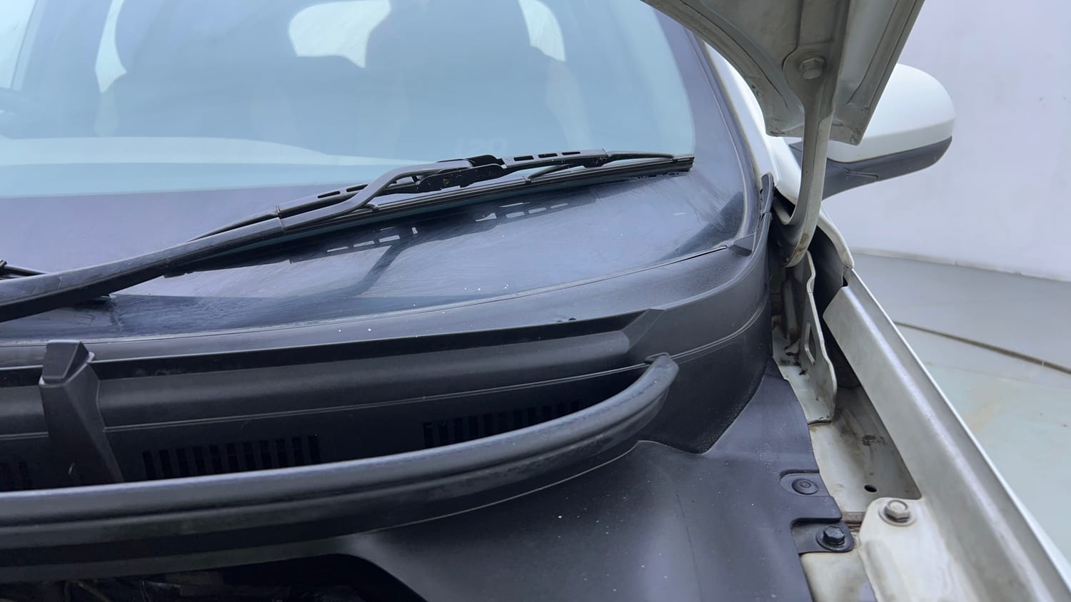 Used 2018 Hyundai Elite i20 Magna Executive 1.2 Petrol Manual engine ENGINE LEFT SIDE HINGE & APRON VIEW