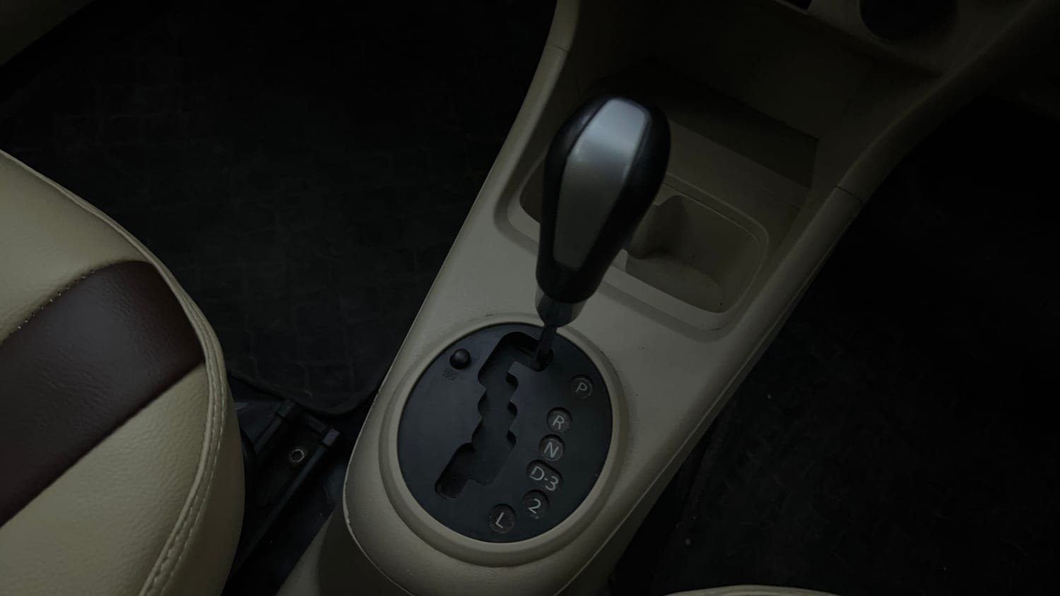 Used 2013 Maruti Suzuki A-Star Vxi (ABS) AT Petrol Automatic interior GEAR  KNOB VIEW