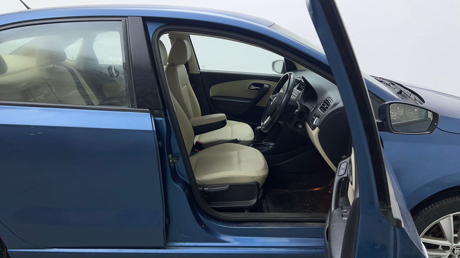 Used 2018 Skoda Rapid Style 1.6 MPI Petrol Manual interior RIGHT SIDE FRONT DOOR CABIN VIEW