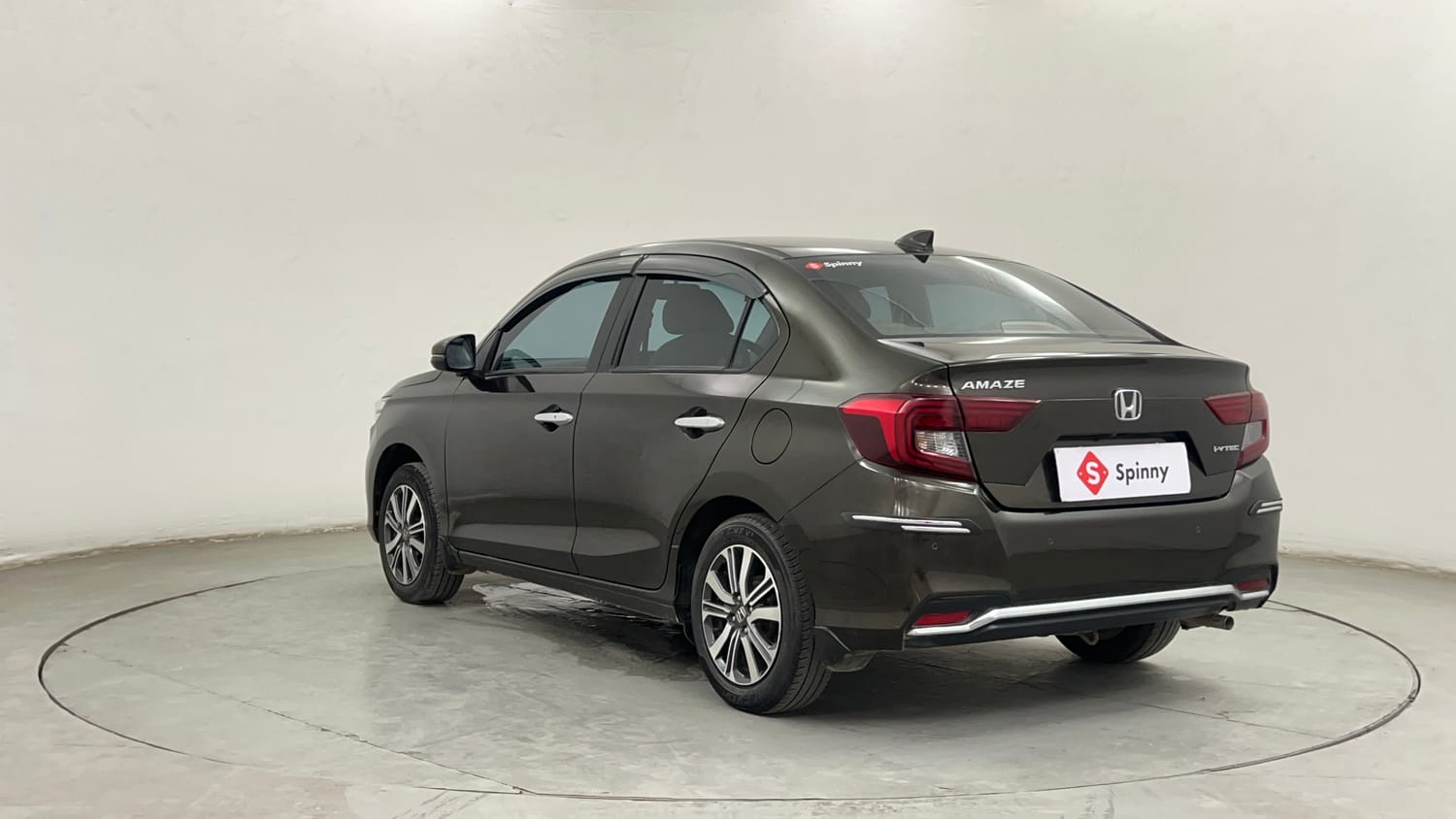 Used 2024 Honda Amaze 1.2 VX i-VTEC CNG (Outside Fitted) Cng Manual exterior LEFT REAR CORNER VIEW