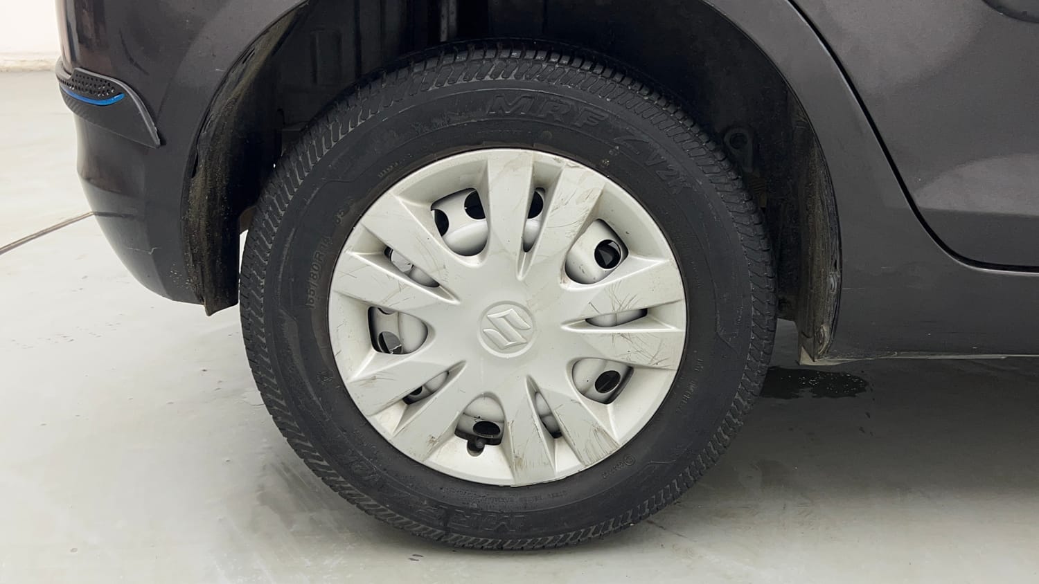 Used 2017 Maruti Suzuki Swift Lxi (O) Petrol Manual tyres RIGHT REAR TYRE RIM VIEW