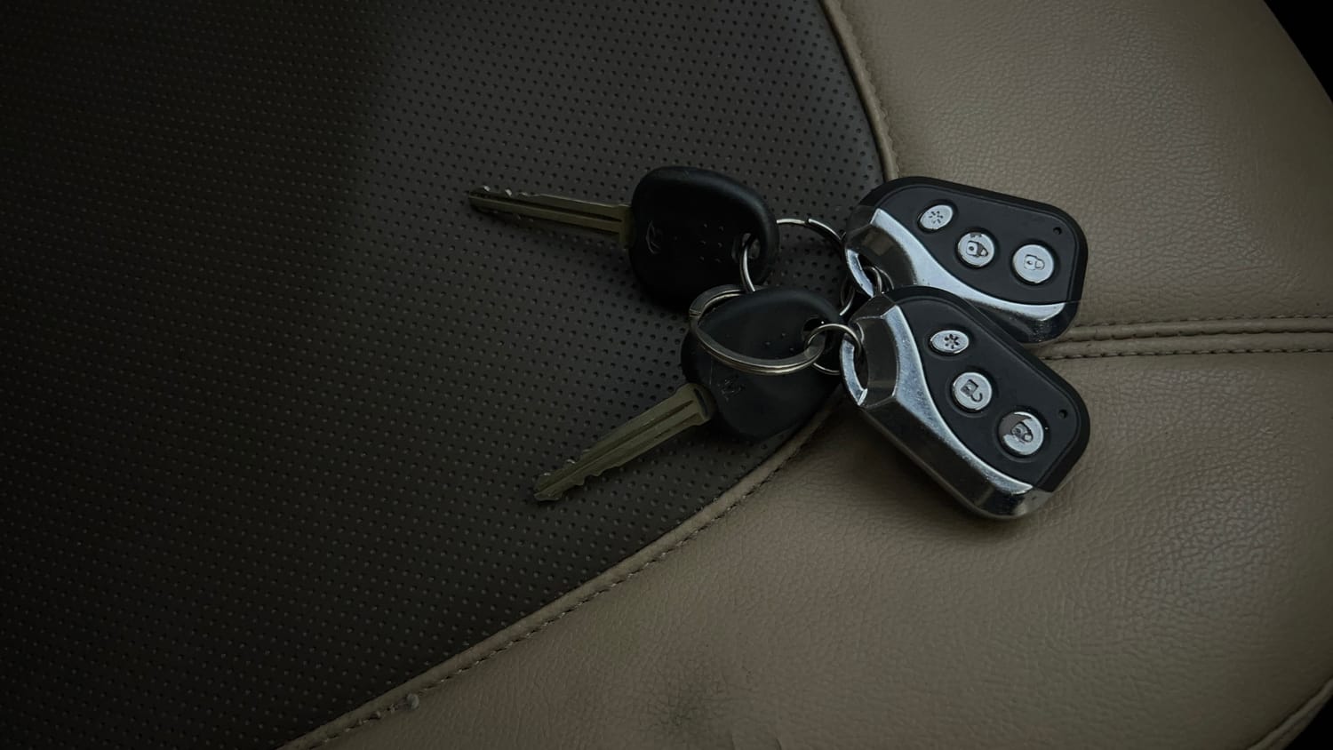 Used 2013 Hyundai i10 Sportz 1.2 Kappa2 Petrol Manual extra CAR KEY VIEW