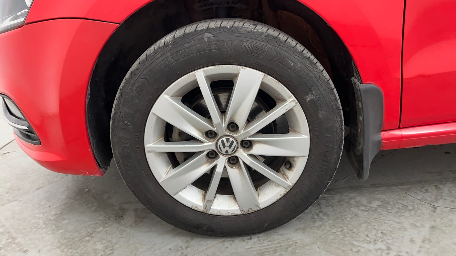 Used 2016 Volkswagen Polo Highline1.2L (P) Petrol Manual tyres LEFT FRONT TYRE RIM VIEW